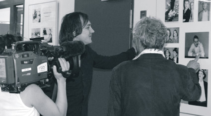 2009: Lars Eidinger besucht seine ehemalige Schule fürFilmaufnahmen der rbb-Kulturreihe „Stilbruch“.